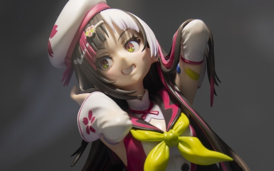 Figurine de SACRA-chan, mascotte de SACRA MUSIC
